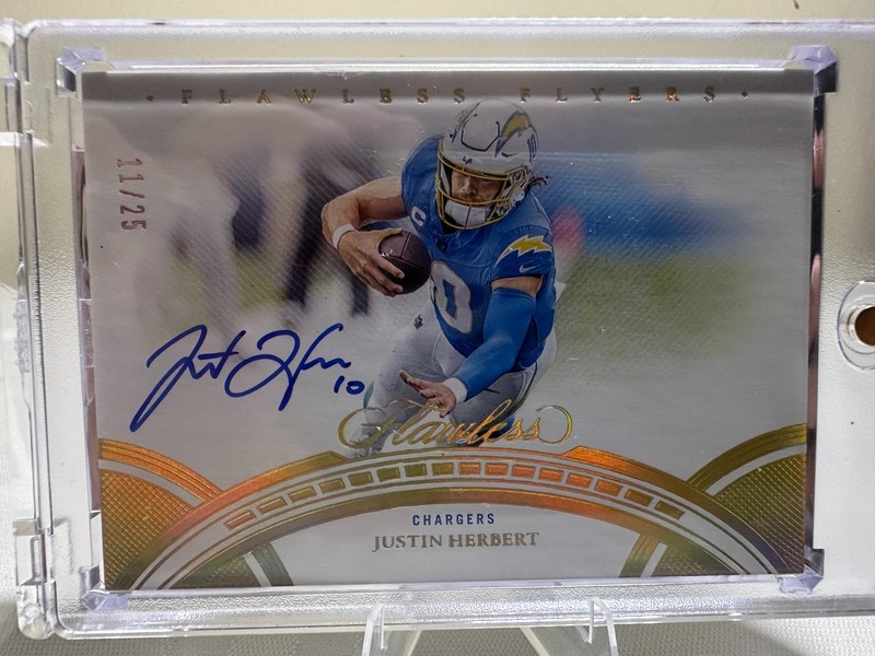2023 Panini Flawless Justin Herbert GOLD Flawless Flyers AUTO #FF-JHU /25