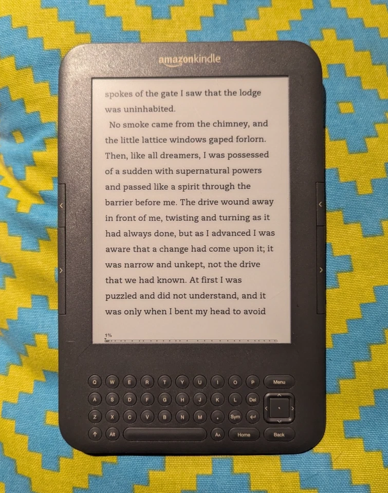 Amazon Kindle Keyboard WiFi - Graphite - 4GB - 3rd Generation eReader - Image 3 of 4