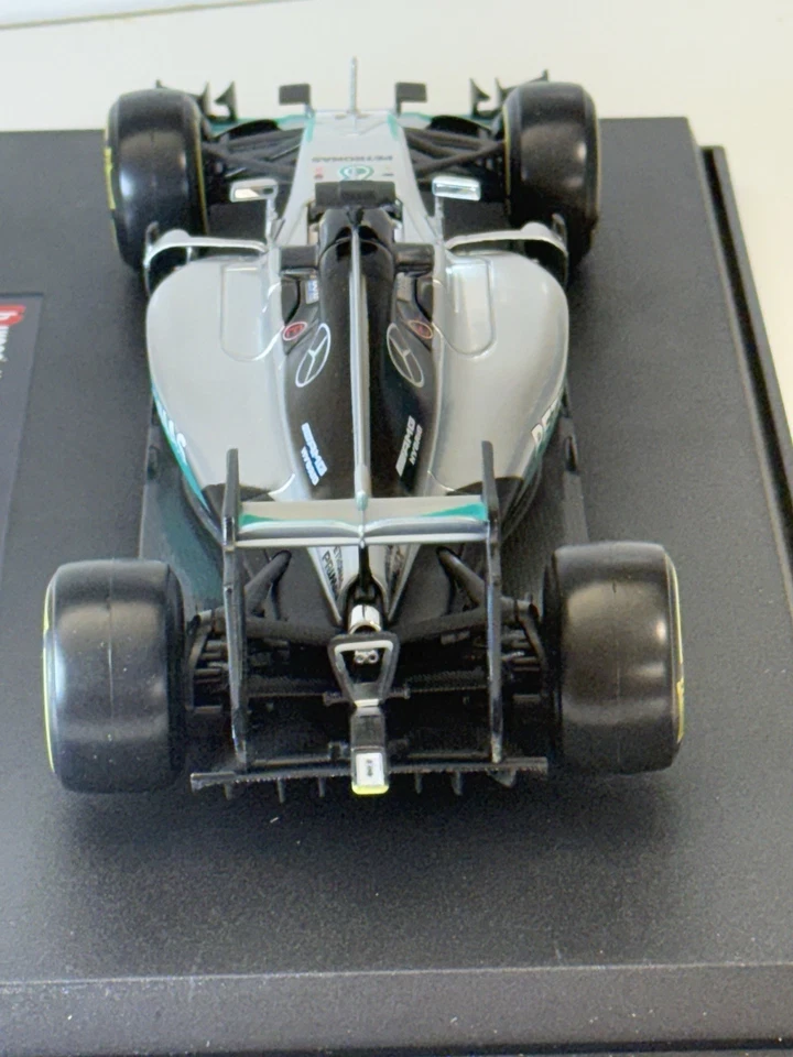 Bburago 18001LH 1/18 Scale Diecast Car - Image 2 of 4