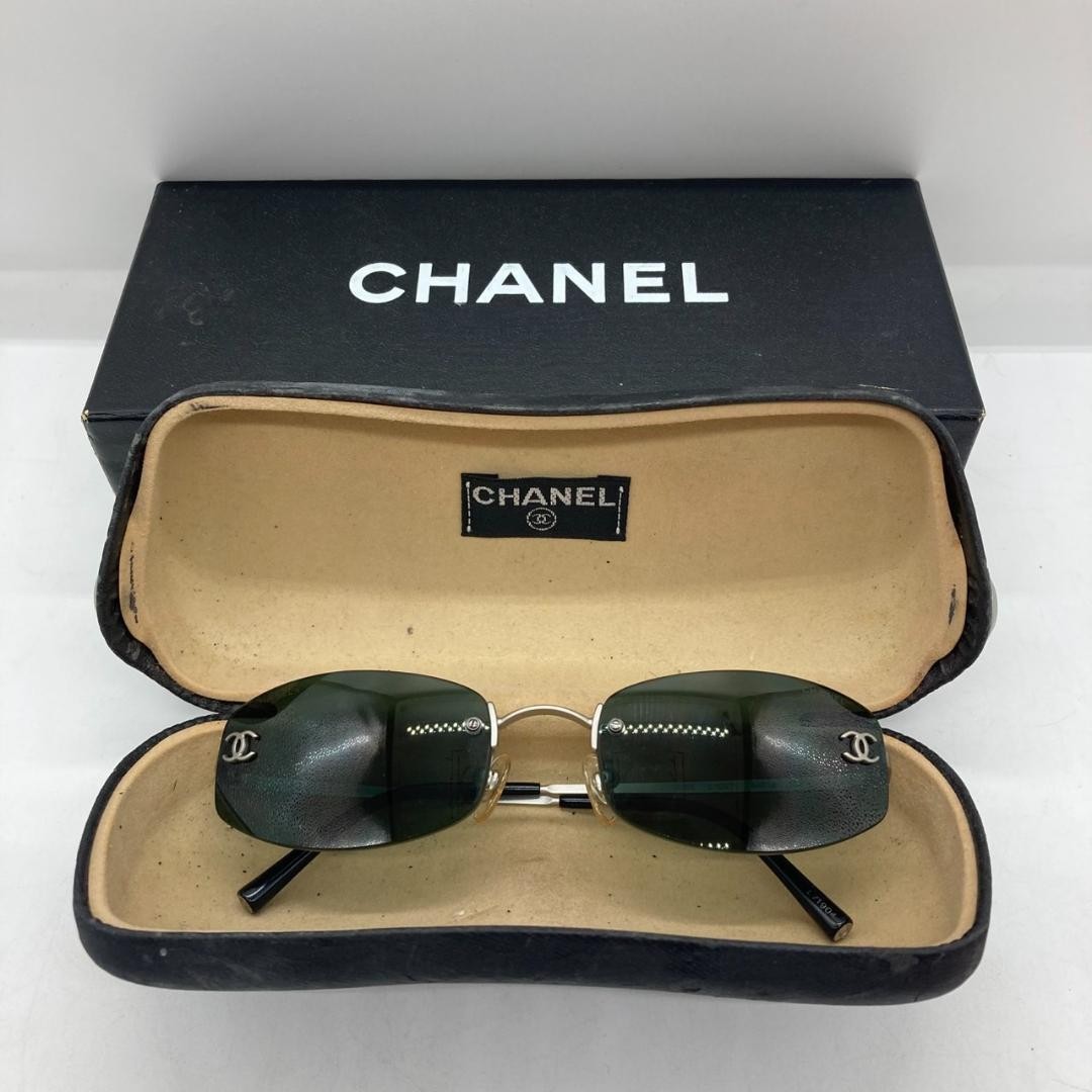 Authentic CHANEL 4002 Pearl Rimless Sunglasses CC Logo Silver