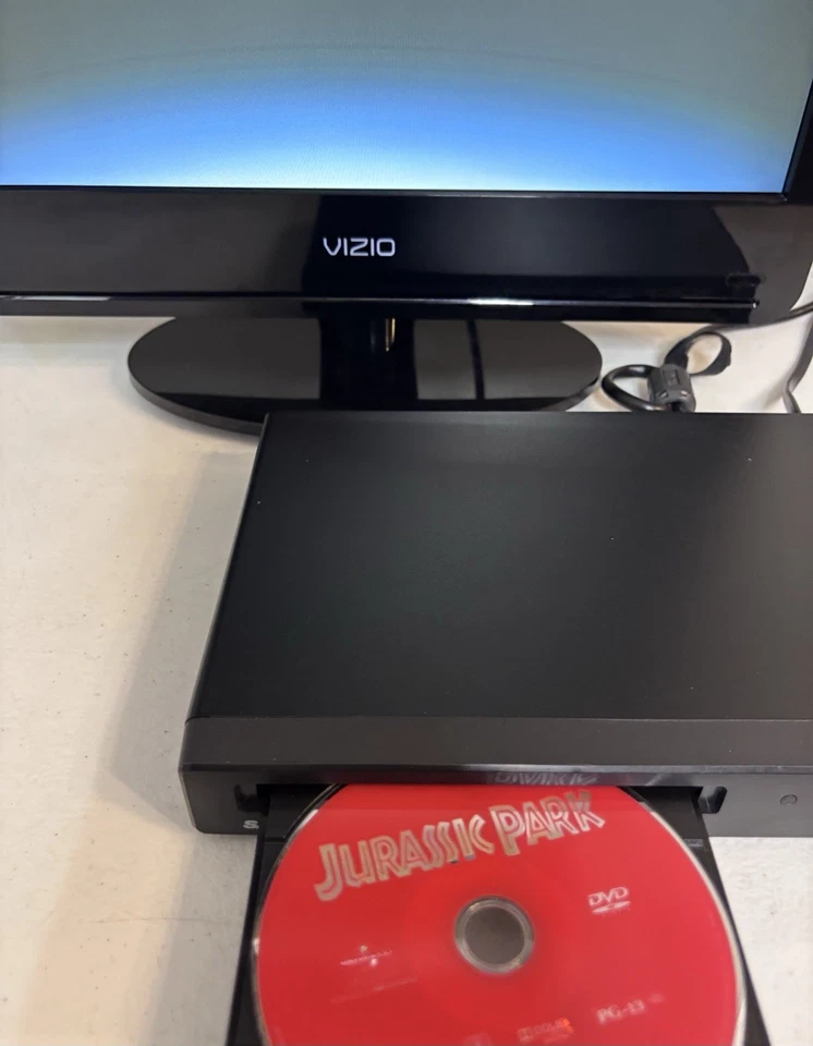 Vizio VA19L HDTV10T 19" 720p HD LCD TV - No Remote - Vintage Retro Gaming - Image 3 of 4