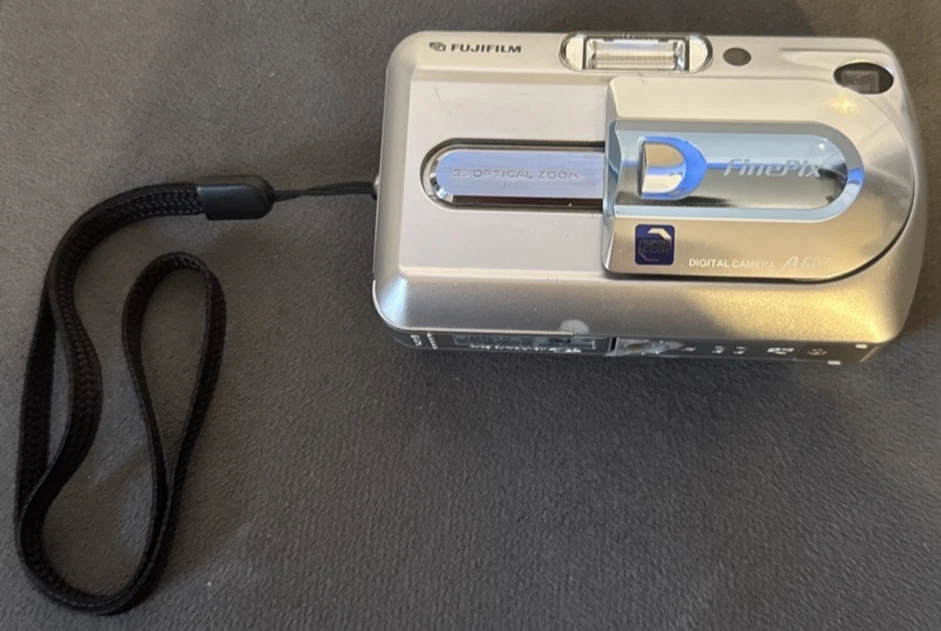 FUJIFILM FINEPIX A607 COMPACT DIGITAL CAMERA 6MP DIGITAL CAMERA 3 X OPTICAL ZOOM, photo 2 of 5