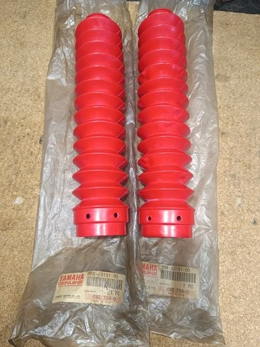 Yamaha OEM NOS XT 250 350  YZ 125 80 rubber fork boots cover 30X-23191-00
