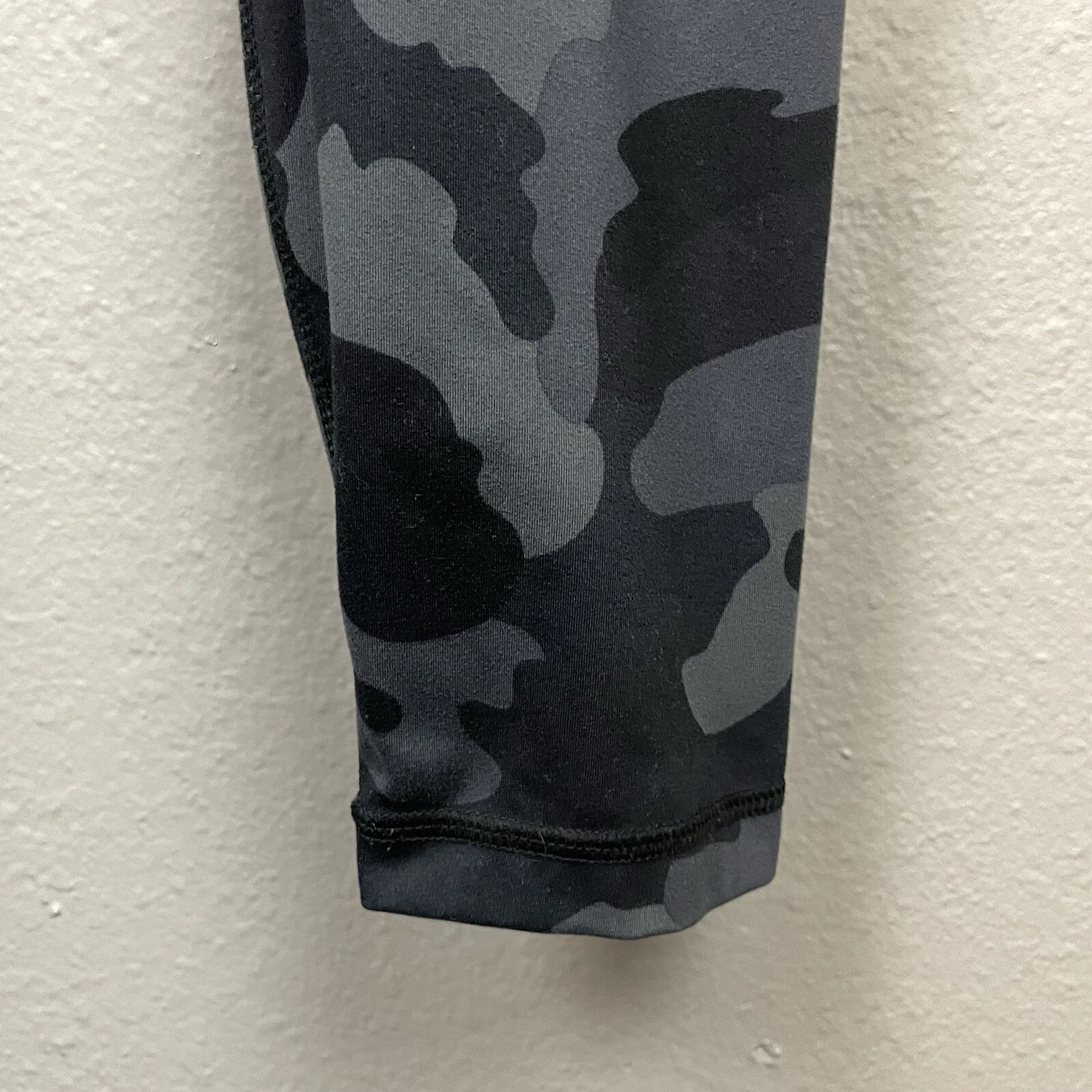 yogalicious lux butter soft camouflage print crop leggings