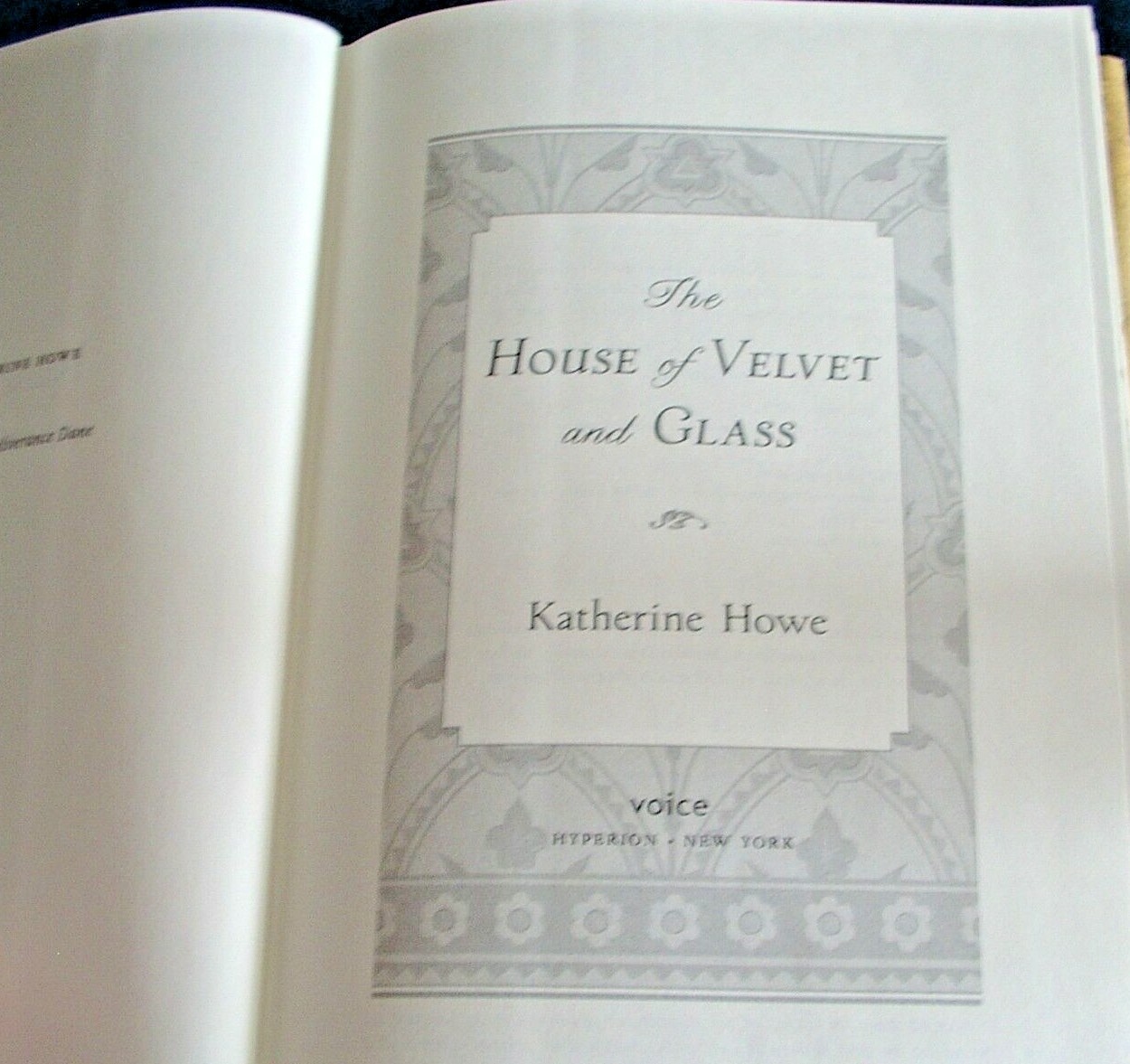 The+House+of+Velvet+and+Glass+by+Katherine+Howe+2820122C+Hardcover29