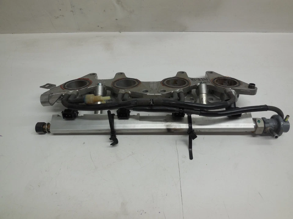 Colector de admisión W8 Honda Aquatrax F-12 2003 con riel de combustible 17100-HW4-681 Foto 2 de 3