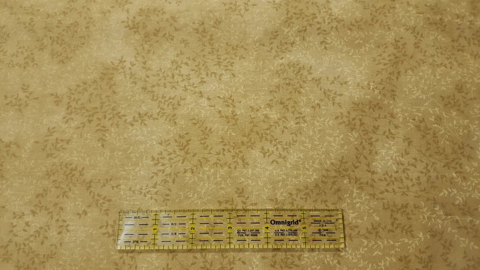 Licuadora pequeña con estampado de hojas pequeñas Tradiciones de tela color tostado Leafy Vine Foto 2 de 3