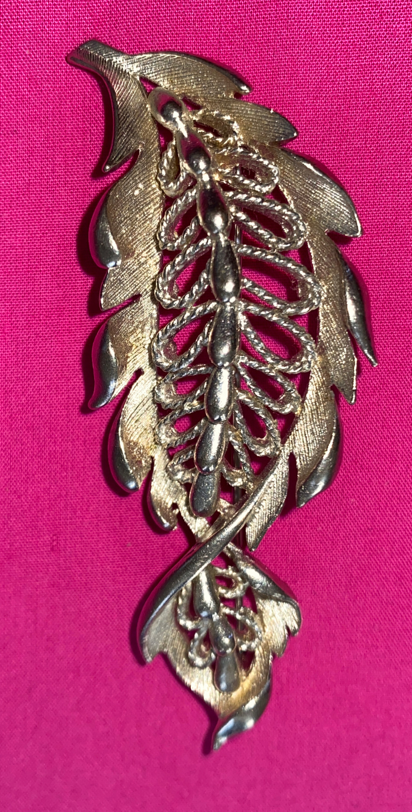 Vtg Lisner signed Silvertone Leaf Brooch - image 3