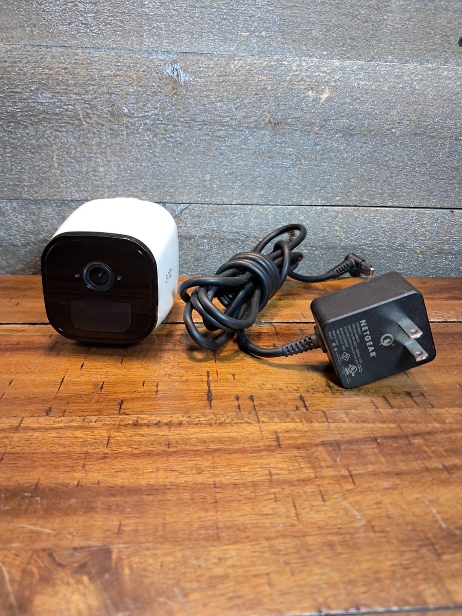 Arlo Go Wireless VERIZON LTE Mobile HD Security Camera Night