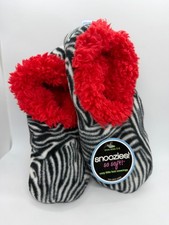 Snoozies Foot Coverings Womens Small Shoe Size 5-6 Zig Zag Zebra