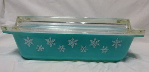 Vintage Pyrex Snowflake Turquoise 2 QT. baking dish with lid, 575-B