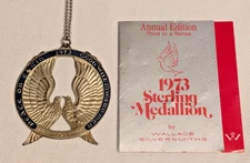 Vntg 1973 peace on Earth Goodwill towards men Sterling silver medallion necklace