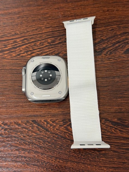 Apple Watch Ultra 49mm Caja de Titanio Nuevo Bucle Trail Blanco Excelente Cond 89% Batería 3