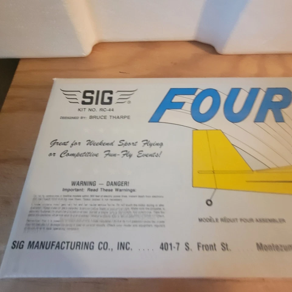 SIG Mfg. Kit de Avión Modelo Balsa RC Four Star 40 4 Canales NUEVO EN CAJA De Colección Foto 4 de 4