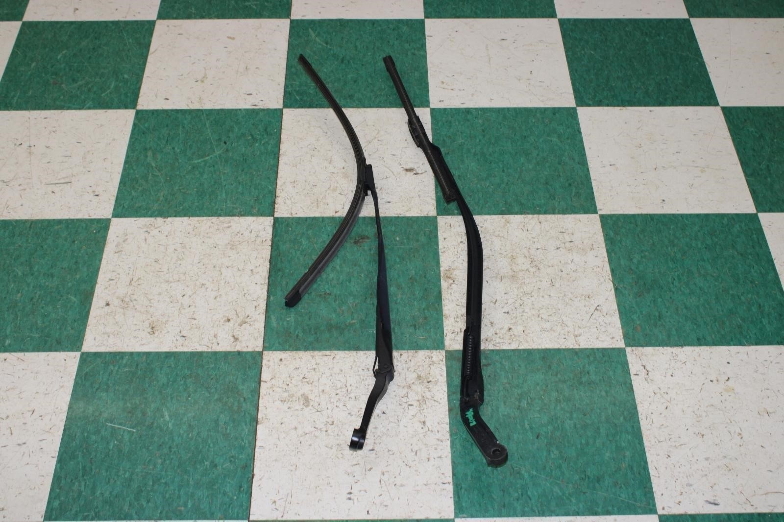 Maserati Ghibli 2014-2019 Left, right Wiper arms Pair