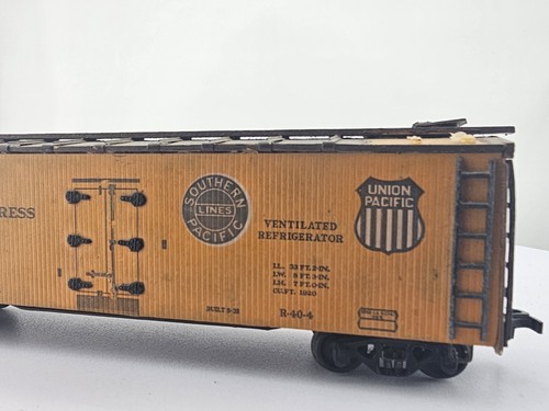 *READ HO Scale Pacific Fruit Express 40' Wood Single Door Reefer 71117 Train Car - Picture 3 of 13
