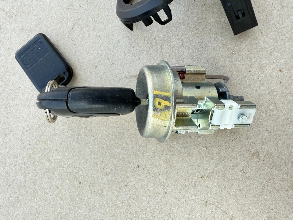 Ford Fiesta 2011-2019 cerradura de encendido con llave e inmovilizador OEM 8A6T-15607-AB Foto 3 de 4