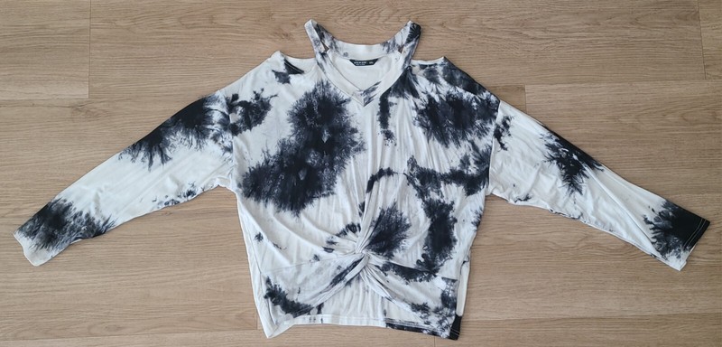 Shein New  Womens Tie Dye Knit Top.  Black, White. Long Sleeve. Jr Size Xl. NWOT