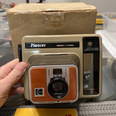 Câmera Instantânea Kodak Pleaser Na Caixa Original 1977 - Catálogo Amigo Câmera Instantânea Kodak Pleaser Na Caixa Original 1977 - Catálogo Amigo