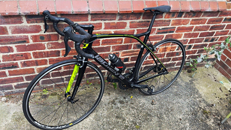 Lapierre Xelius SL 500 Road Bike L 700C Rim Brakes Drop Bar Black/Yellow