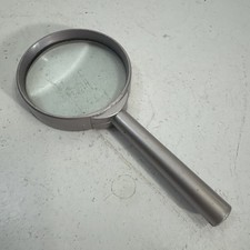 Magnifying glasse Charming  good condition Vintage Plastic Frame.