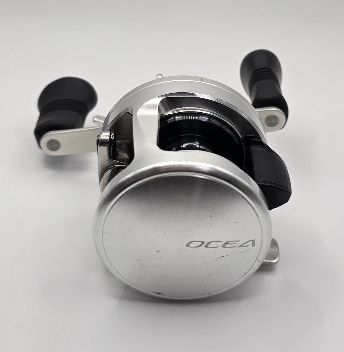Shimano Ocea Calcutta 200 HG Baitcast Reel Right Hand from Japan