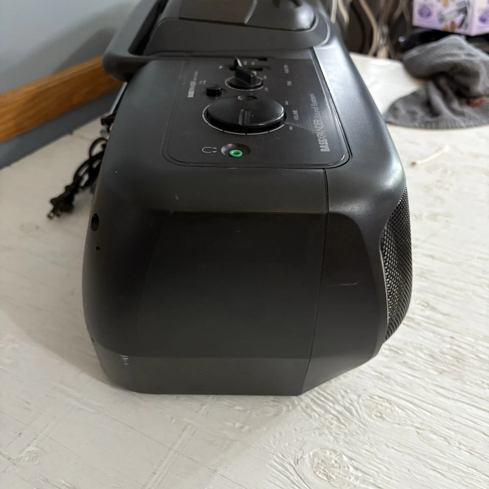 Sanyo MCD-Z15 Reproductor de CD AM/FM Radio Cassette CD BassXpander Boombox Estéreo Foto 2 de 4