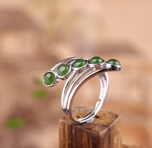 I03 Ring mit ovaler weißer Jade Sterling Silber 925 größenverstellbar I03 Ring mit ovaler weißer Jade Sterling Silber 925 größenverstellbar