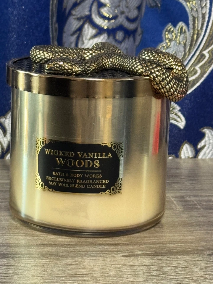 NUEVO Bath & Body Works Wicked Vanilla Woods 14,5 OZ tapa de serpiente vela 3 mechas Foto 2 de 4
