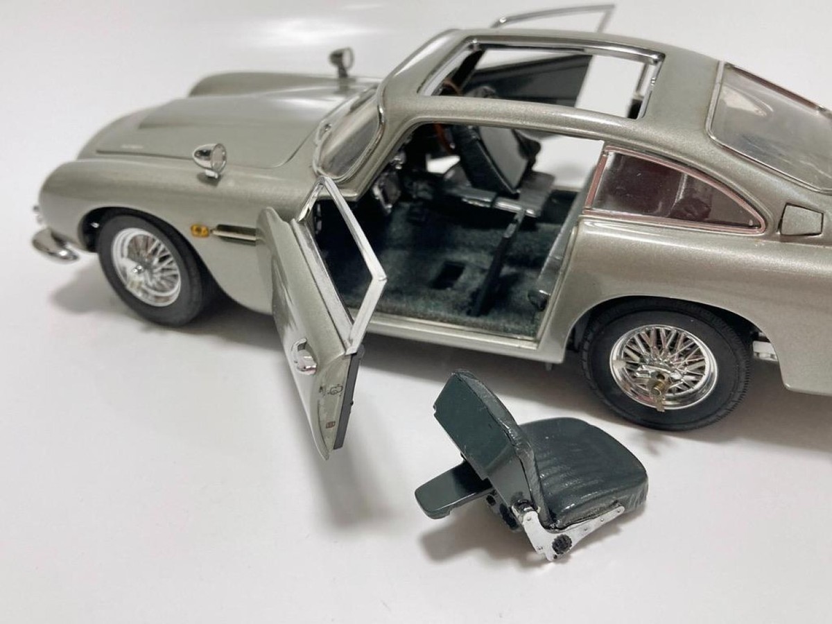 ダンバリーミント 1/24 アストンマーチンDB5 007 ボンドカー Danbury Mint 1/24 Aston Martin Db5 007 Bond Car W/Box Used