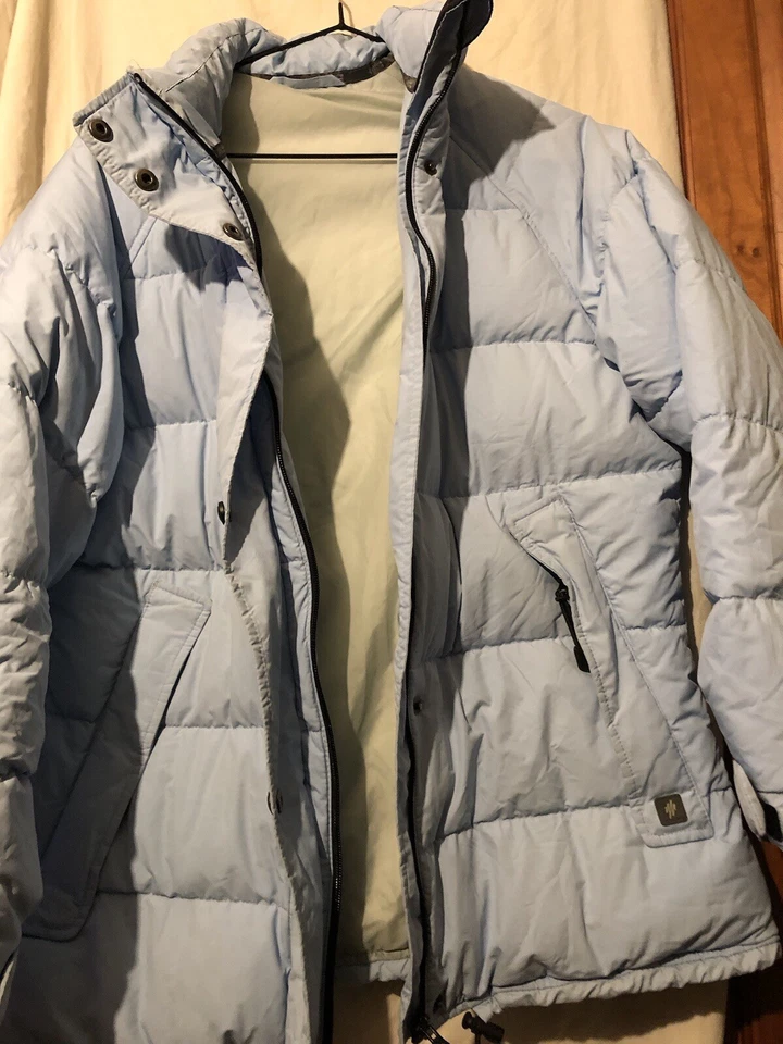 Abrigo acolchado azul claro  Foto 2 de 4