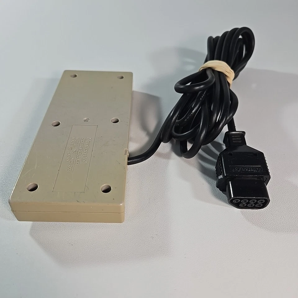 Nintendo NES-004 Corded Controller OEM Nintendo NES Official Nintendo Controller - Image 4 of 4