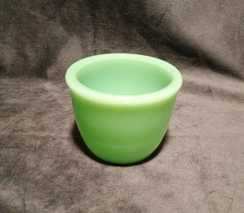 GLOWS! Vintage McKee Pattern Green Jadeite Glass Custard/Egg Cup 2 X 3" Uranium