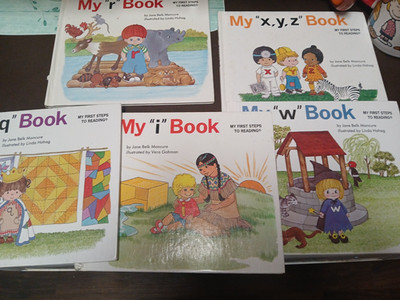 LOT OF 5 CHILDREN'S MY FIRST STEPS TO READING JANE MONCURE ABC XYZ,i,w,q, and r.