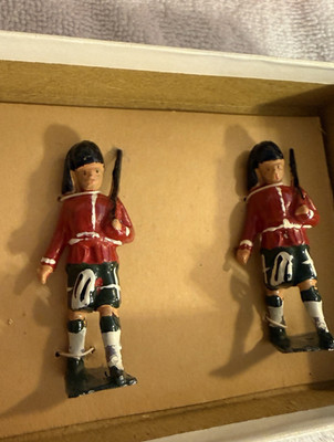 Charbens Metal Scottish Regiment Toy Soldiers Figures with Horse & Bagpipes