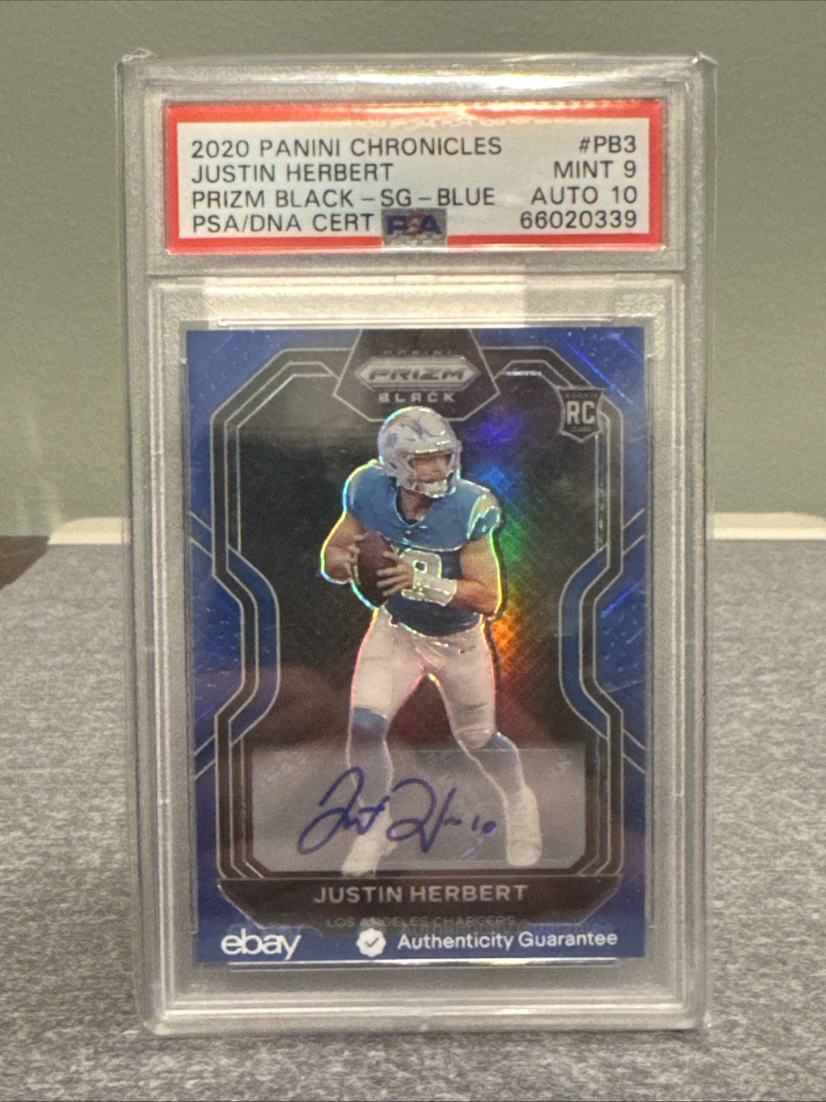 2020 PANINI CHRONICLES PRIZM BLACK SIG-BLUE #PB3 JUSTIN HERBERT 1/25 PSA 9/10