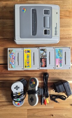 Japanische Super Famicom Konsole HVC-002 Nintendo getestet SNES UK PSU und Spiel.