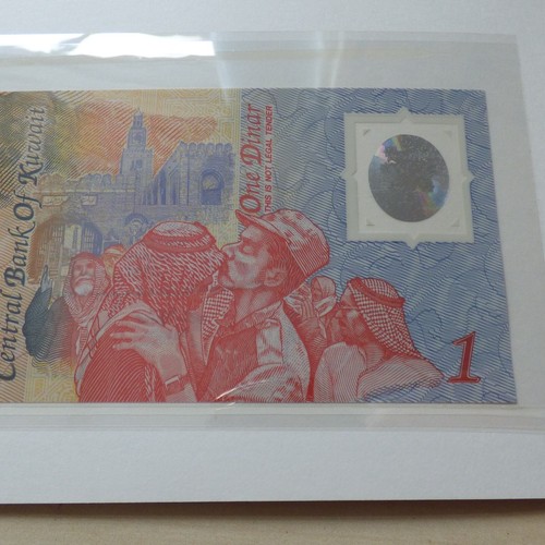 Kuwait 1 Dinar Commemorative 2nd Anniversary Liberation 1993 Polymer in Envelope - Picture 9 of 12