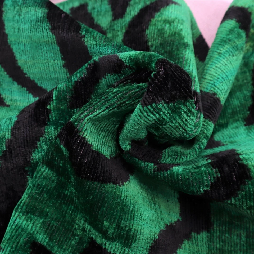 Almohada de terciopelo con estampado de tigre hecha a mano e inserto de plumón 16 x 24 pulgadas (40 x 60 cm) Foto 4 de 4