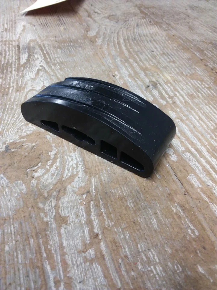 Направляющая натяжителя цепи Harley Davidson Street Glide черный пластик  - Изображение 4 из 4