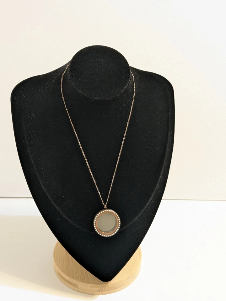 Collar medallón transparente con bisagras forrado en cristal origami búho 15". Tono chocolate. Foto 3 de 4