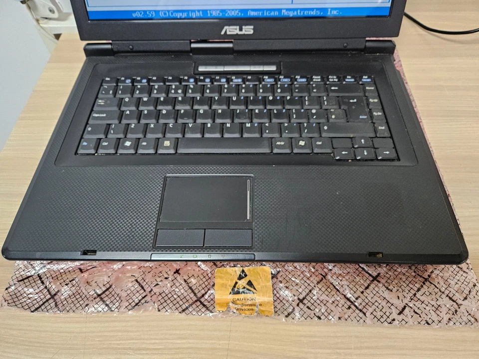 ASUS X58L Laptop - Intel Celeron M 575 - 2GB Ram - No Storage - Image 2 of 4