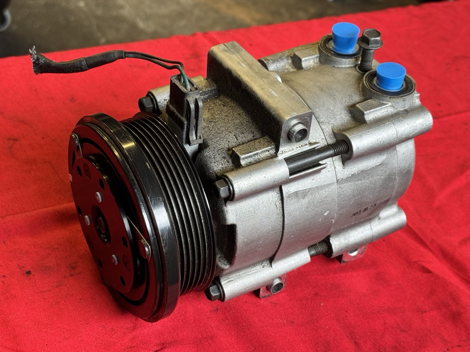 Aston Martin DB7 2001 Compressor with bracket