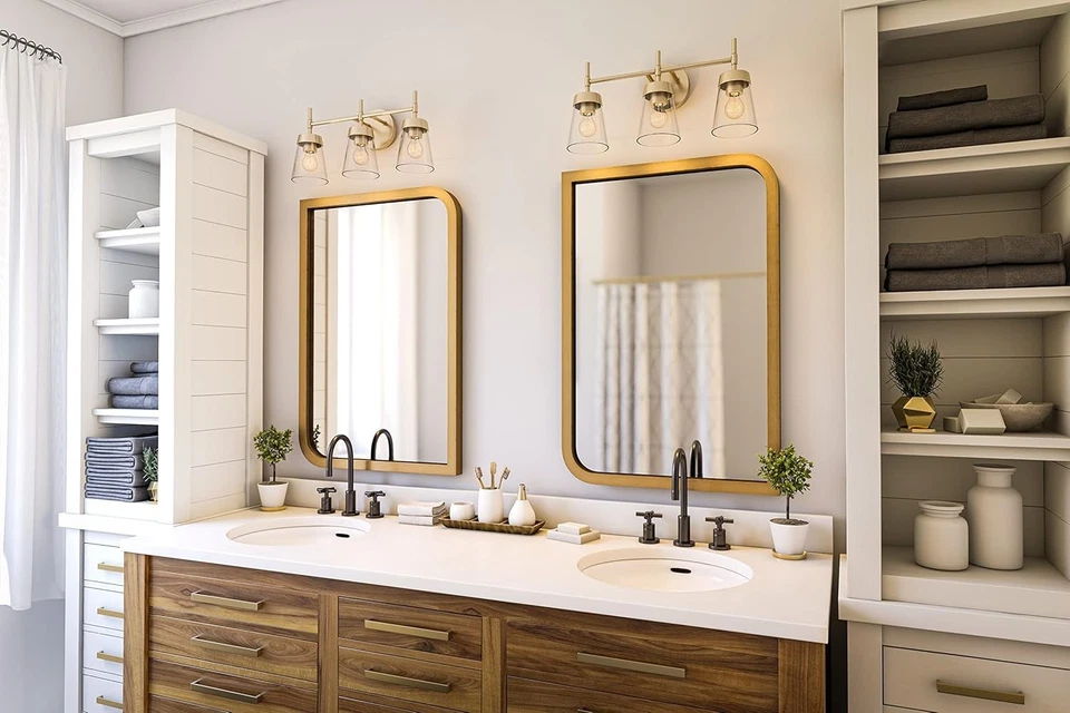 Tocador de baño Kenroy Home 93983AB Delgado 3 luces, mediano, latón antiguo Foto 2 de 4