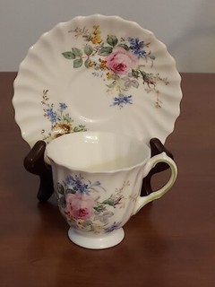 ROYAL DOULTON Bone China ARCADIA Pattern England FLORAL Tea Ftd CUP & SAUCER Set