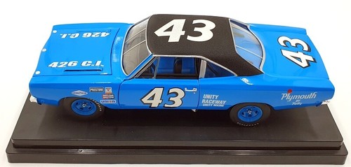 Ertl scala 1/18 pressofuso 29639P - 1968 Plymouth Road Runner #43 Petty - Foto 3 di 5