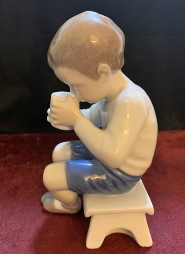 B&G Bing and Grondahl Victor Boy Drinking Figurine 1713 Signed Excellent - Picture 2 of 7