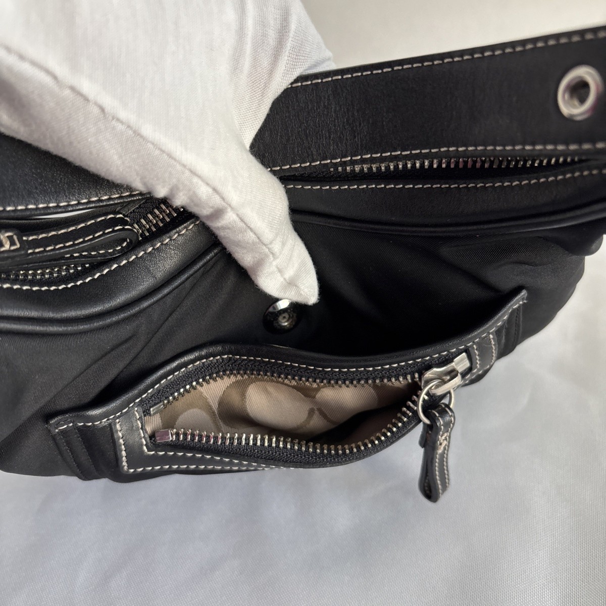 Coach Mini City Bag Black レザー 7105 Coach Vintage nylon leather black and silver tone Hobo mini