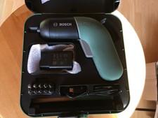 Bosch Akkuschrauber IXO mit Ladegerät und einer Top Box (223)