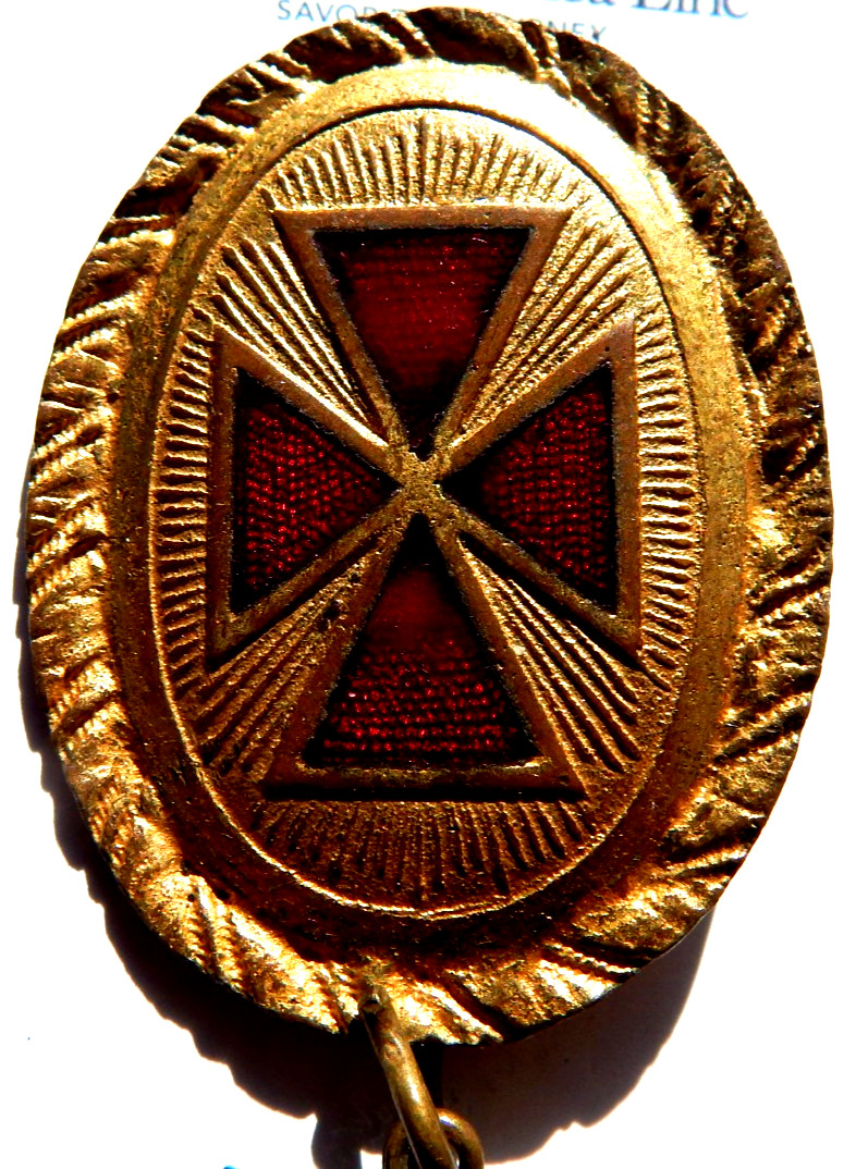 VINTAGE KNIGHTS TEMPLAR TWO PIECE CROWN & CROSS RED AND GOLD REAR HOOK 4 HANGING